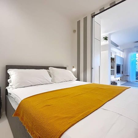 Solemar Sicilia - White Loft Apartment Palermo Bagian luar foto