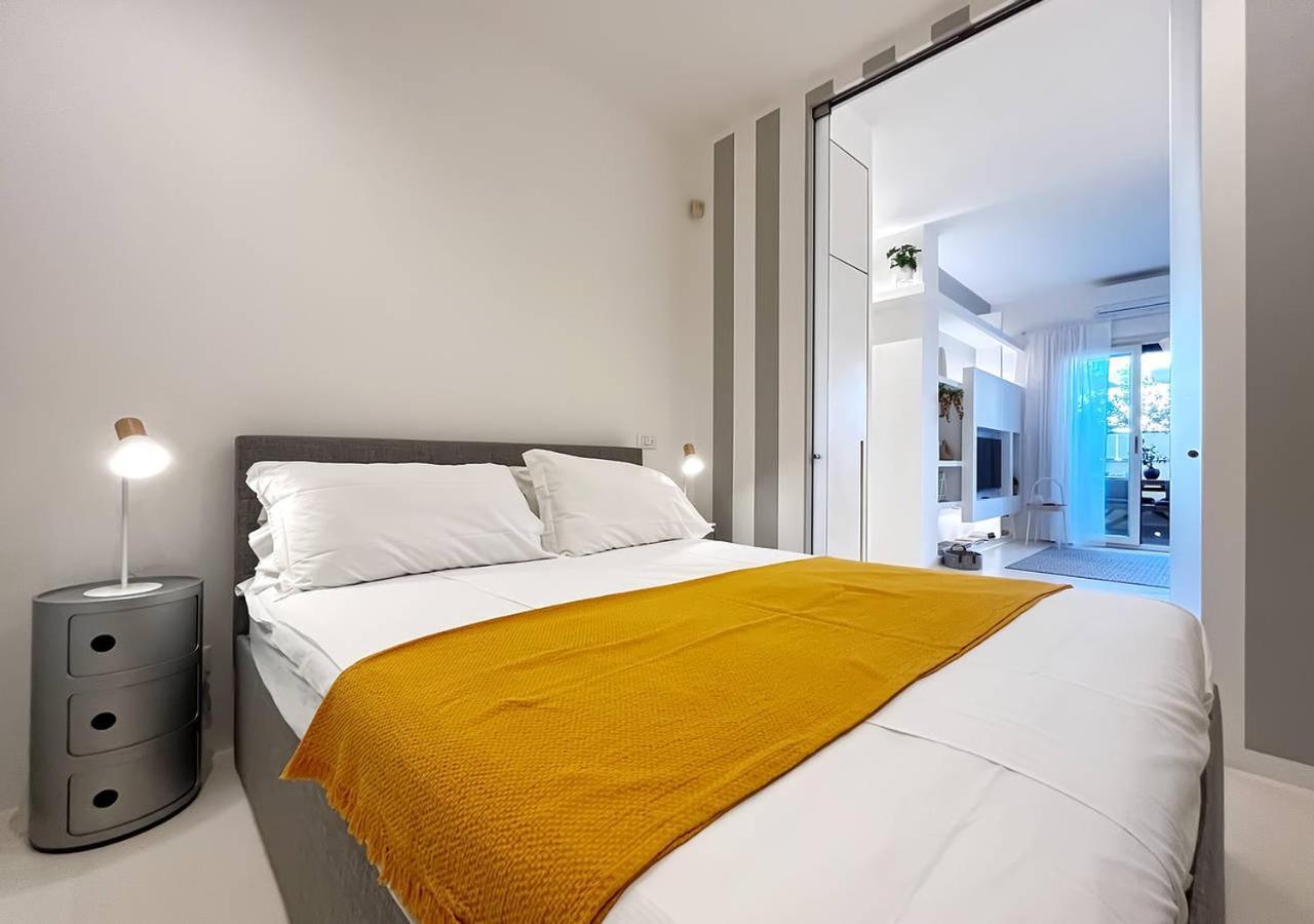 Solemar Sicilia - White Loft Apartment Palermo Bagian luar foto